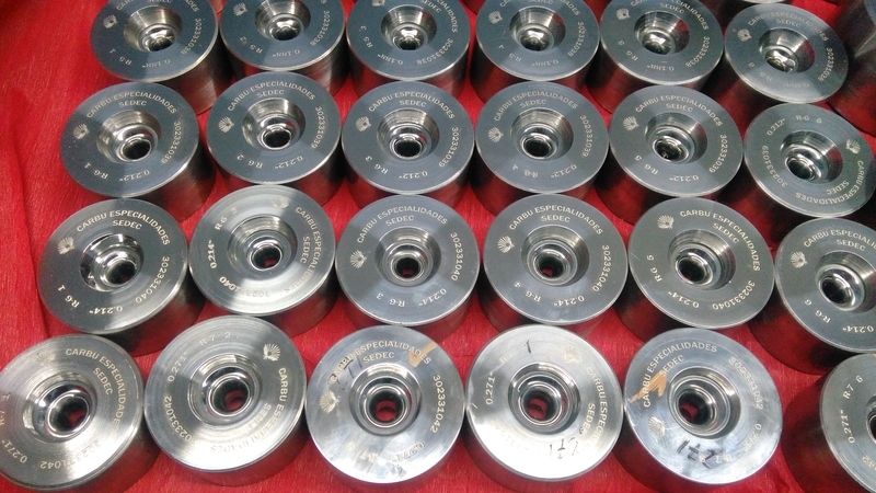 Dados o matrices para estirado de barras sólidas.