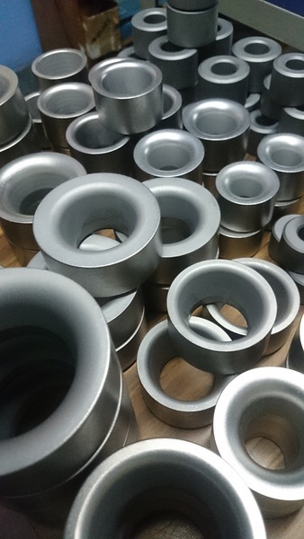 Núcleos de Carburo de Tungteno en bruto para estirado.