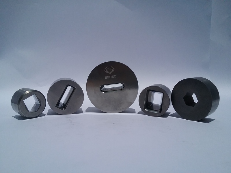 Núcleos de forma irregular.