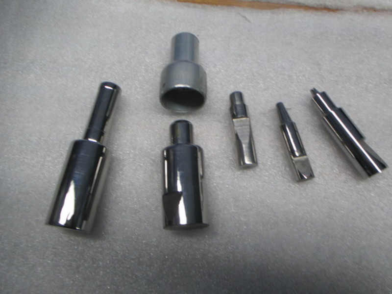 Punzones de expanción.