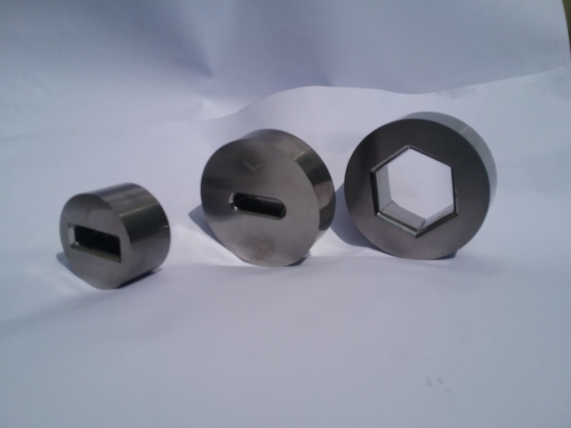 Dados para estirado de forma.