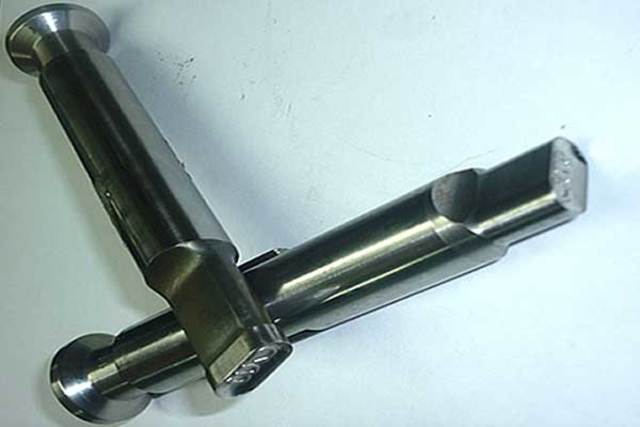 Punzón de Acero para hacer tabletas en el área farmaceutica.