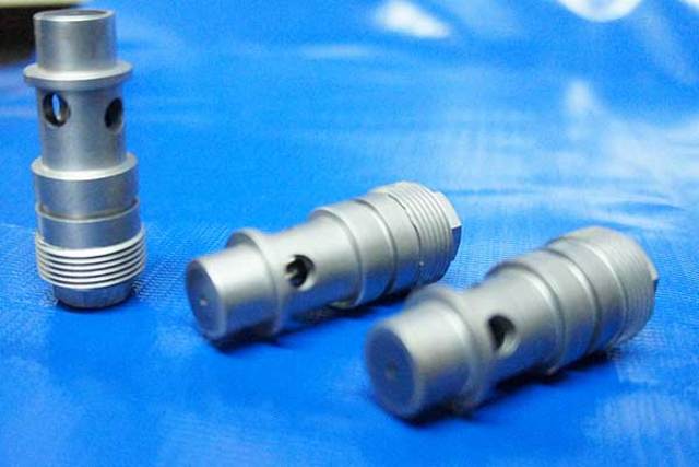 Boquillas para plástico con inserto de Carburo de Tungsteno. 