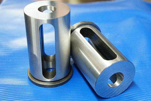 Porta herramientas de tornos CNC automáticos.