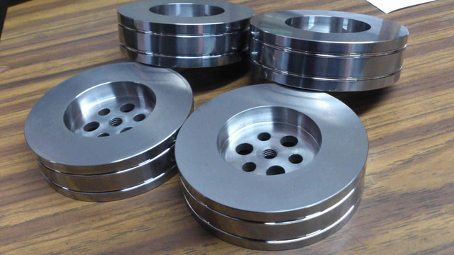 Rodillo enderezador de alambre.